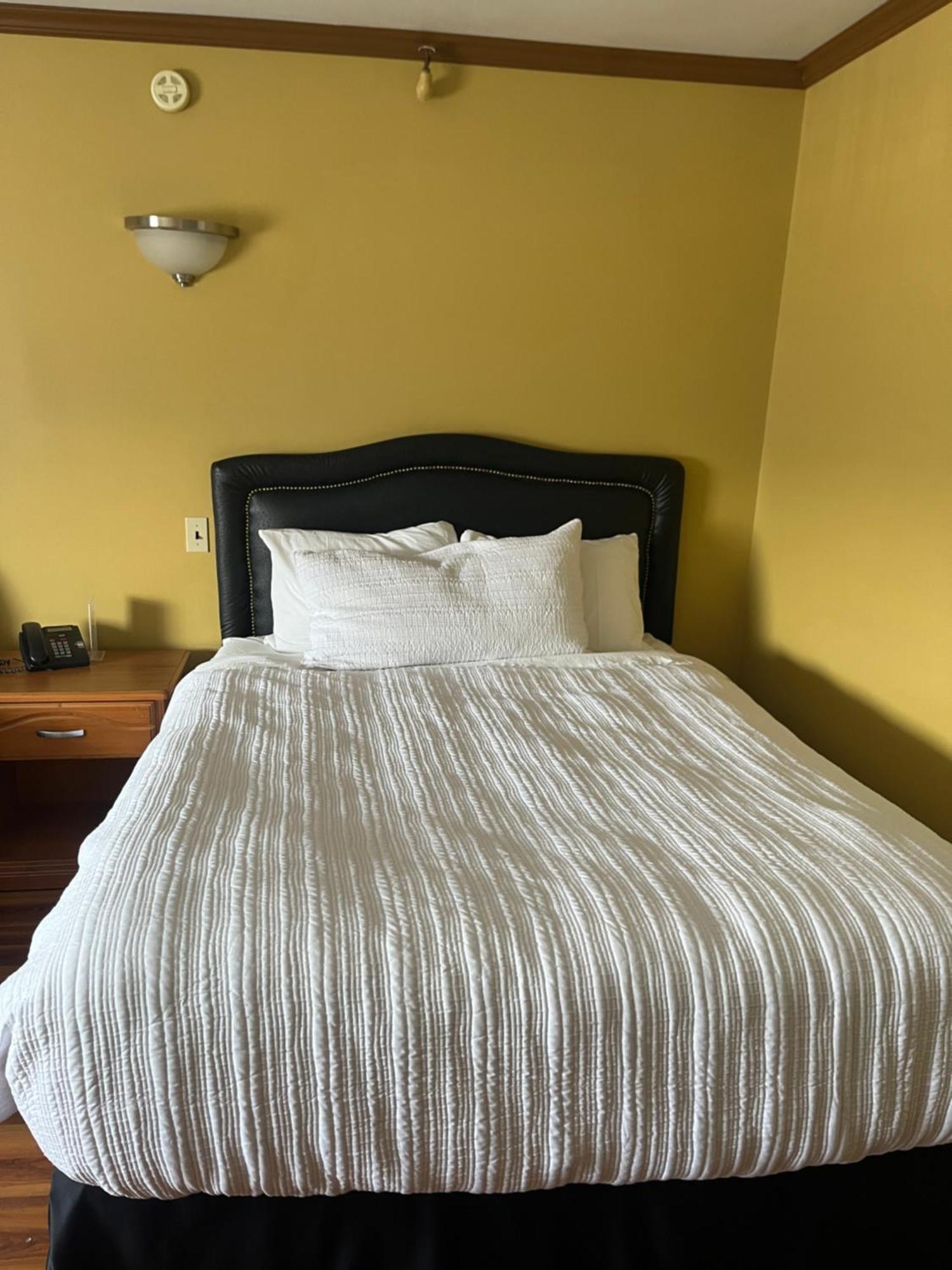 Hotel Motel Le Chateau Lac-Mégantic Εξωτερικό φωτογραφία