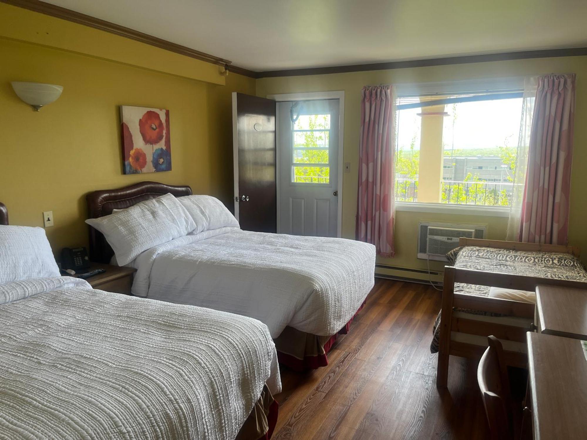 Hotel Motel Le Chateau Lac-Mégantic Εξωτερικό φωτογραφία