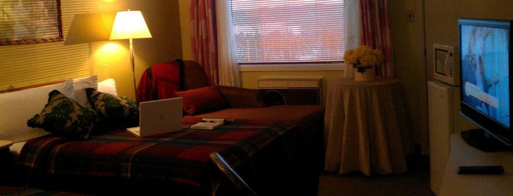 Hotel Motel Le Chateau Lac-Mégantic Εξωτερικό φωτογραφία