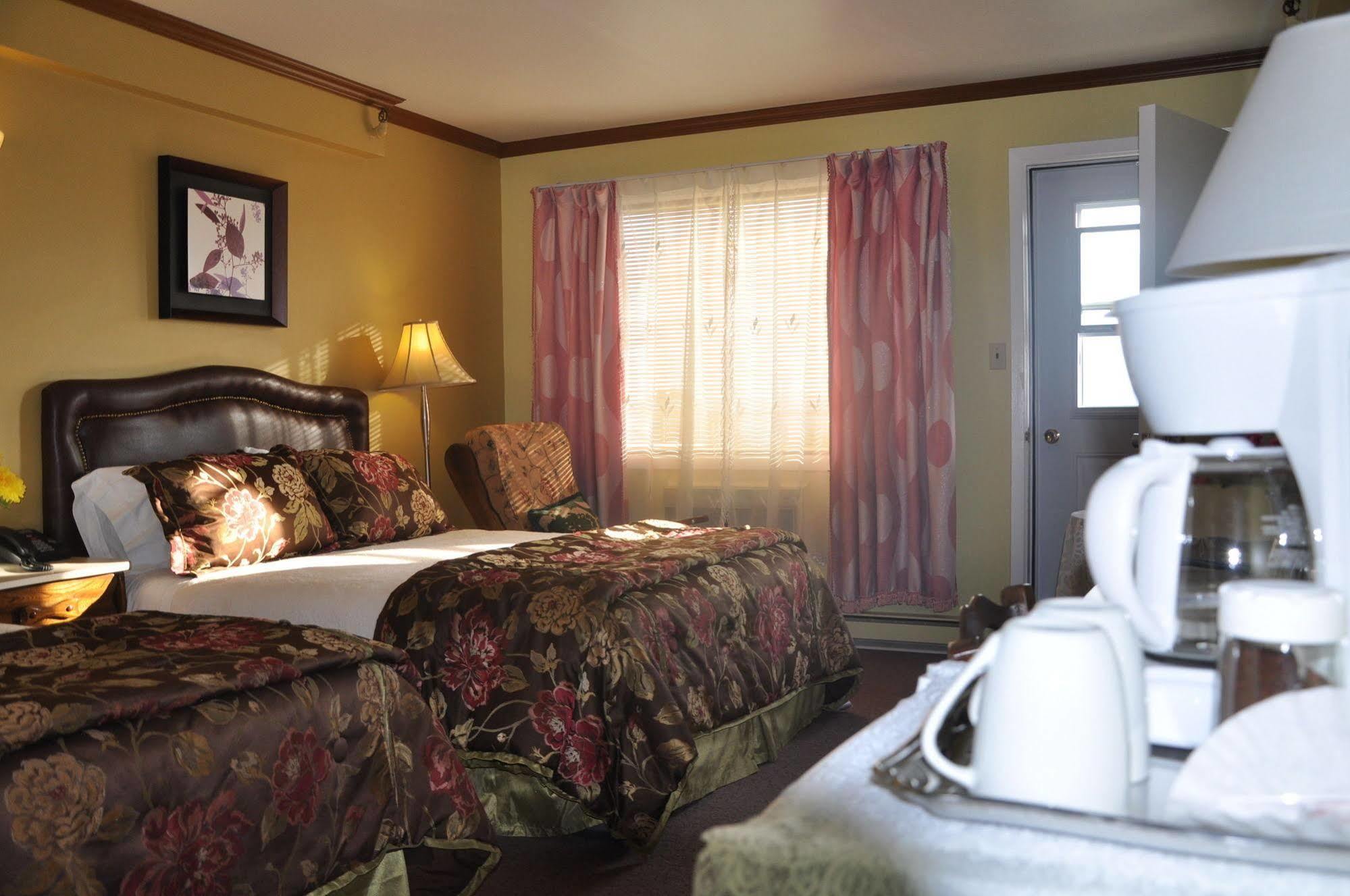 Hotel Motel Le Chateau Lac-Mégantic Εξωτερικό φωτογραφία