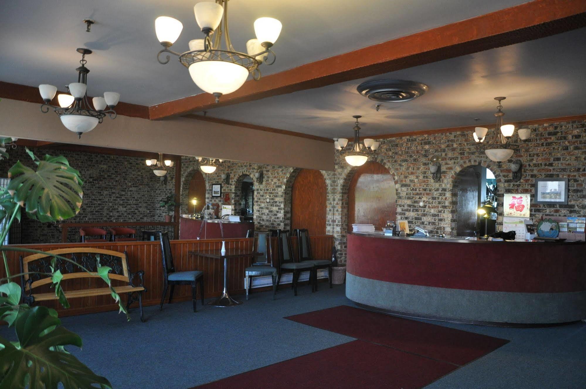 Hotel Motel Le Chateau Lac-Mégantic Εξωτερικό φωτογραφία
